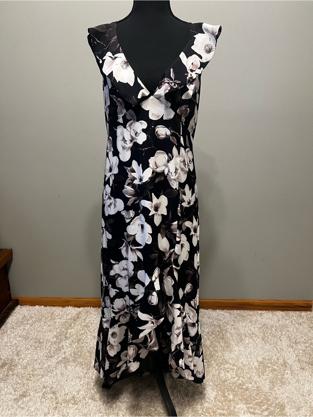 Lulu's Black Maxi Dress with White Floral Print